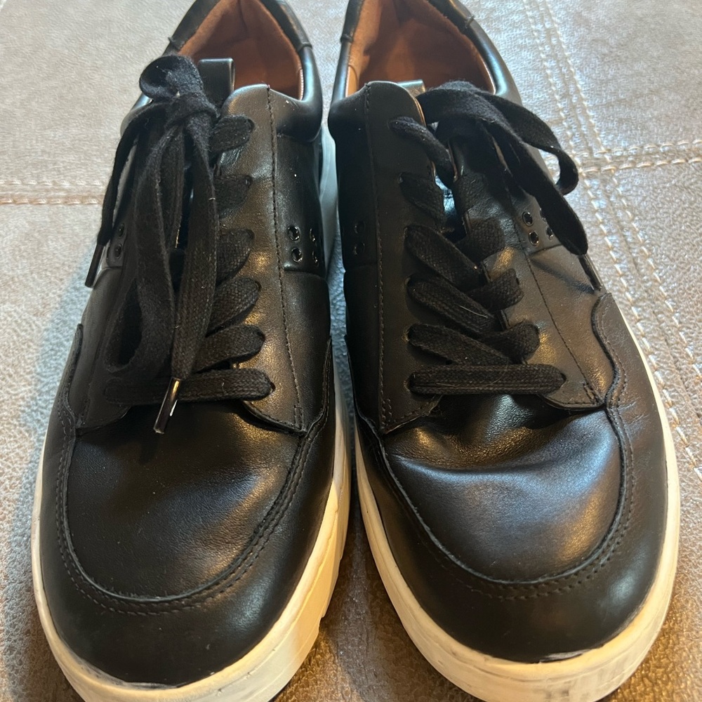 Vionic Women's Black Leather Loafers